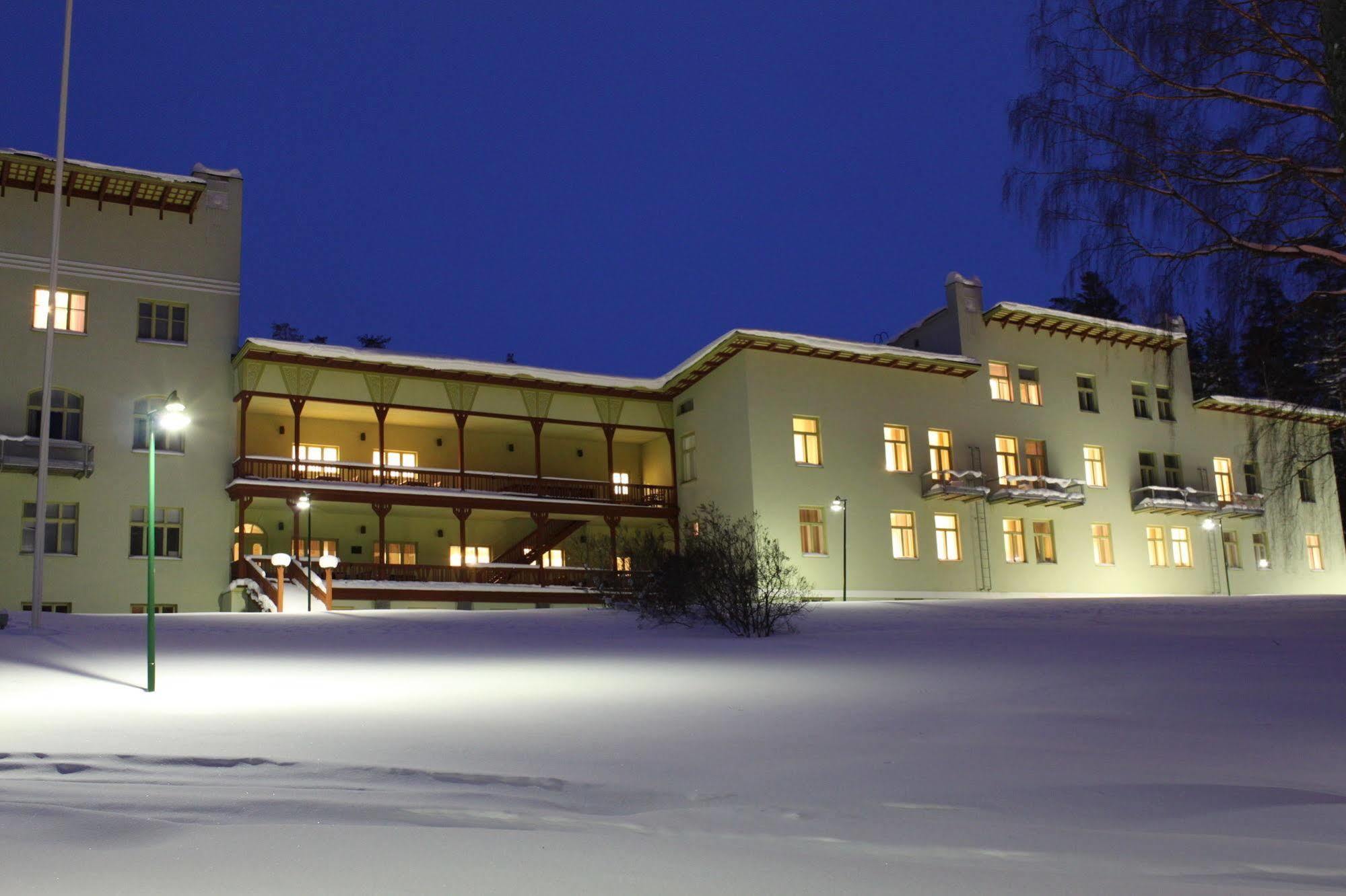Hotelli Kruunupuisto 4*